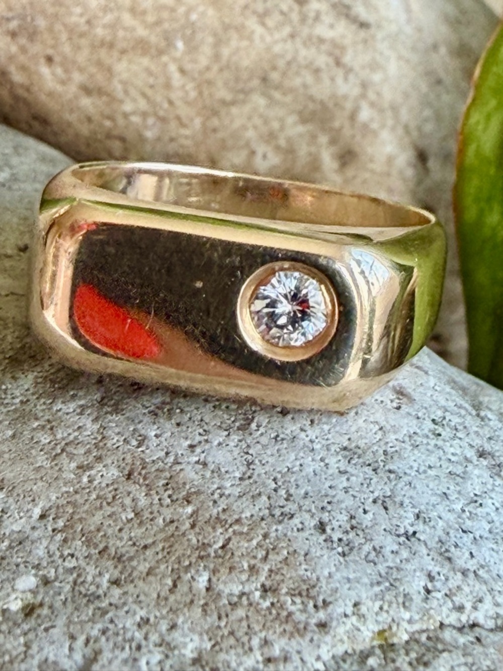 14 karat gold and diamond ring